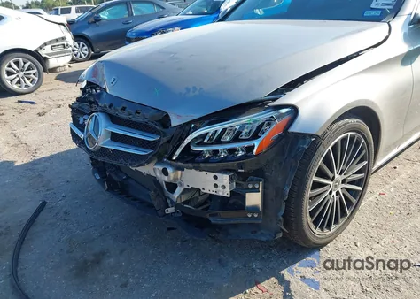 2019 Mercedes-Benz C 300 z USA, uszkodzony, nr VIN 55SWF8DB1KU308526